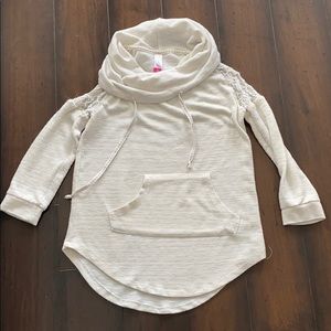 White turtleneck Pull over